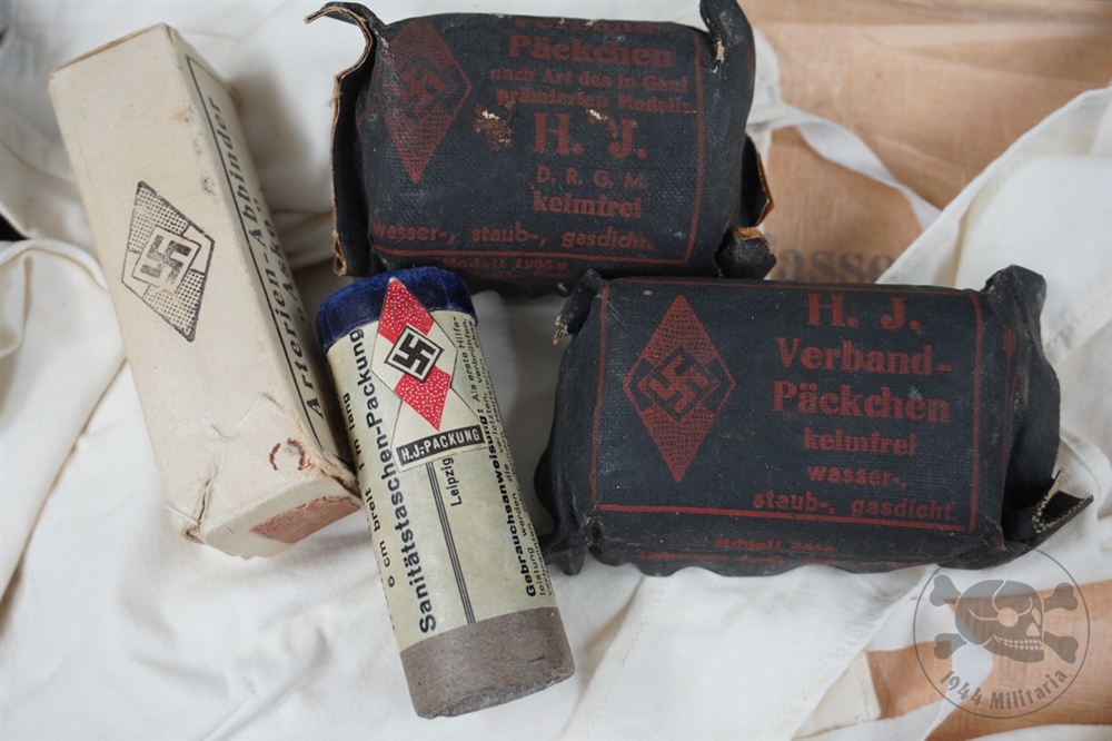 Original German WWII Hitler Jugend Medical Verbandkasten