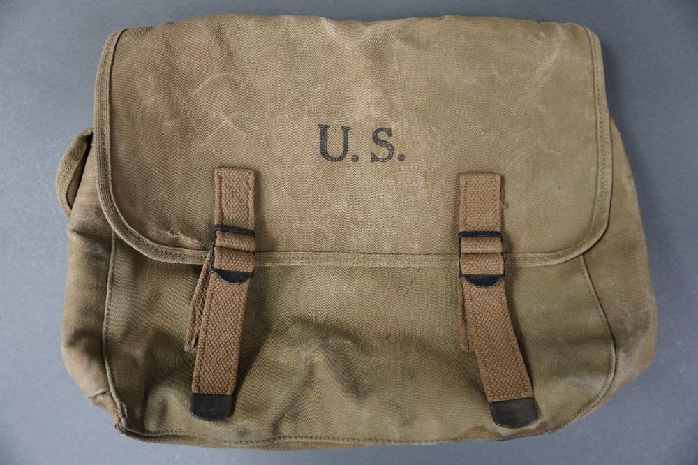 Original US WWII Musette Pouch Dated 1942